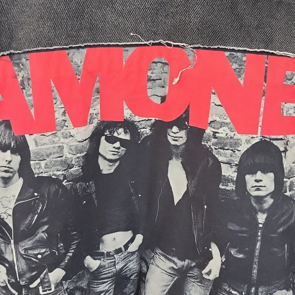 Ramones 1-2-3-4 Distressed Black Denim Jacket Size Medium Punk Rock Music - Picture 8 of 10